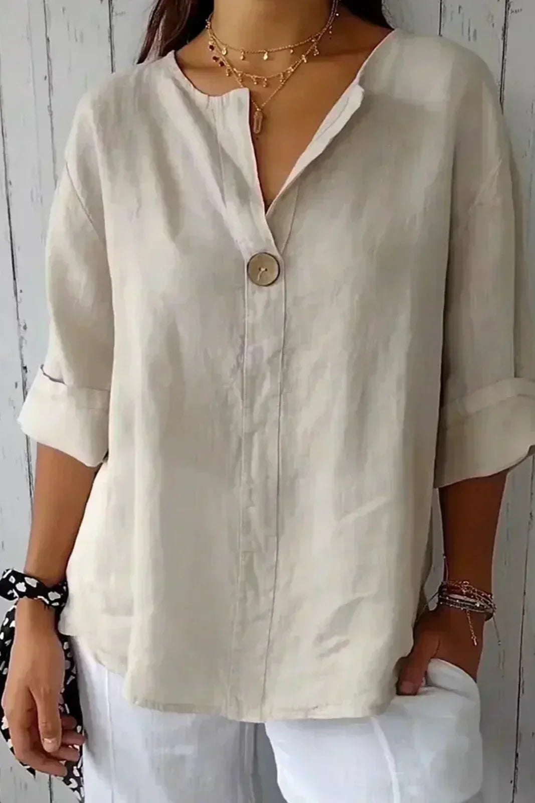 JUNE – V-NECK BUTTON BLOUSE