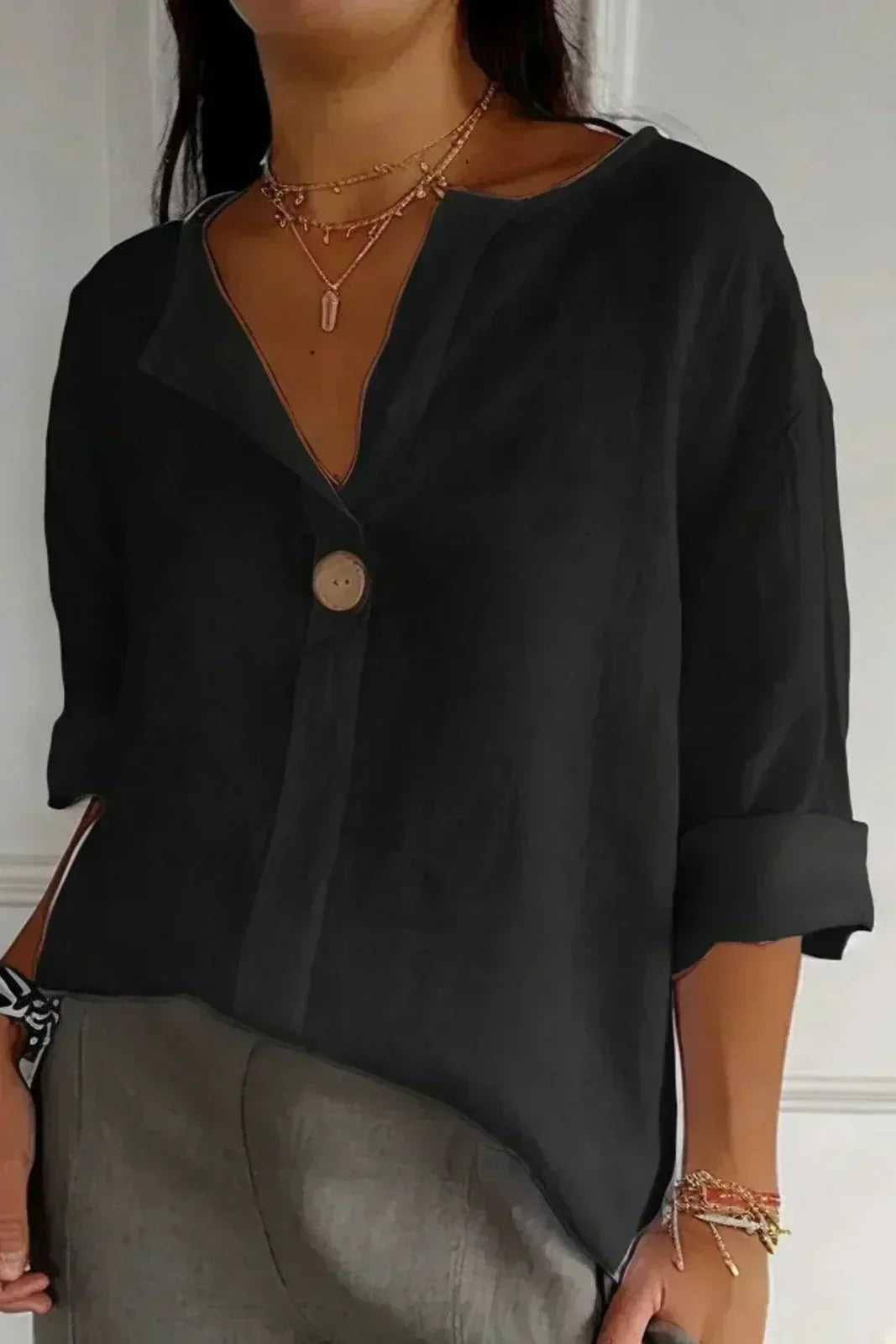 JUNE – V-NECK BUTTON BLOUSE