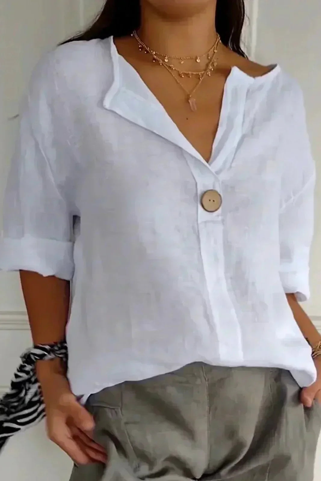 JUNE – V-NECK BUTTON BLOUSE